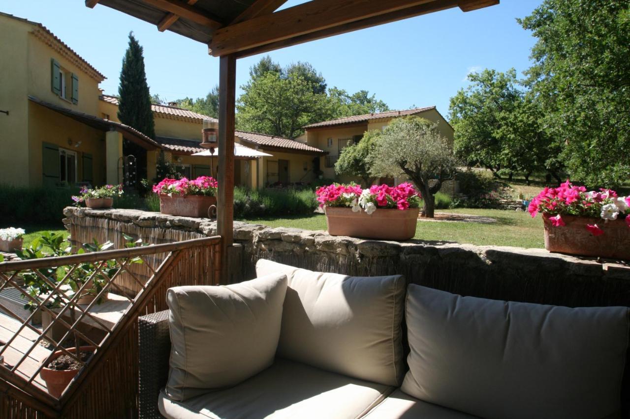Le Mas Des Pierres Blanches Bed and Breakfast Venasque Esterno foto
