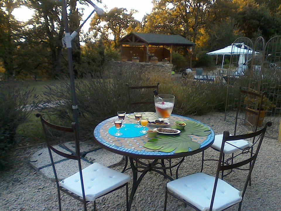 Le Mas Des Pierres Blanches Bed and Breakfast Venasque Camera foto