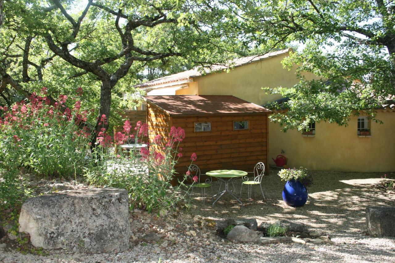 Le Mas Des Pierres Blanches Bed and Breakfast Venasque Esterno foto