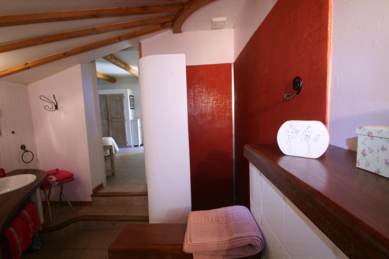 Le Mas Des Pierres Blanches Bed and Breakfast Venasque Esterno foto